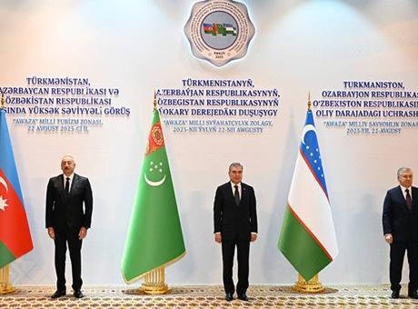 Azerbaycan, Türkmenistan ve Özbekistan liderleri arasında üçlü zirve gerçekleşti