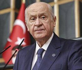 Bahçeli’den AK Parti’nin 24’üncü kuruluş yıl dönümü etkinliği için 1071 kırmızı gül