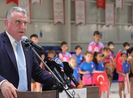 Bakan Bak: Gençlerimiz ve sporcularımız bu tesislerde şampiyonluğa yürüyecek