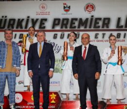 Bakan Bak: Türk sporu için hep beraber çalışacağız