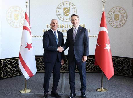 Bakan Bayraktar, KKTC ve Botsvana enerji bakanlarıyla görüştü