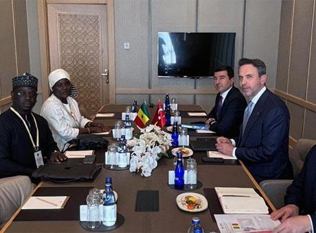 Bakan Bayraktar Senegalli mevkidaşı ile görüştü