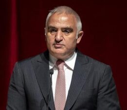 Bakan Ersoy, Spotify Türkiye ofisinin 2026’da İstanbul’da açılacağını bildirdi