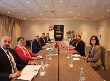 Bakan Işıkhan, Birleşik Krallık İstihdam Bakanı McGovern ile görüştü