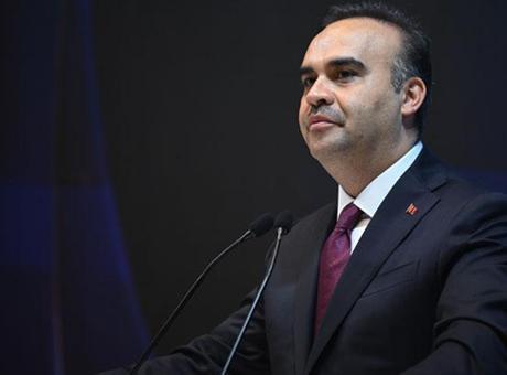 Bakan Kacır, bilim olimpiyatlarında madalya ve ödül kazanan öğrencileri kutladı