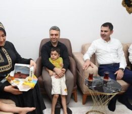 Bakan Kurum’dan depremzede aileye ziyaret!