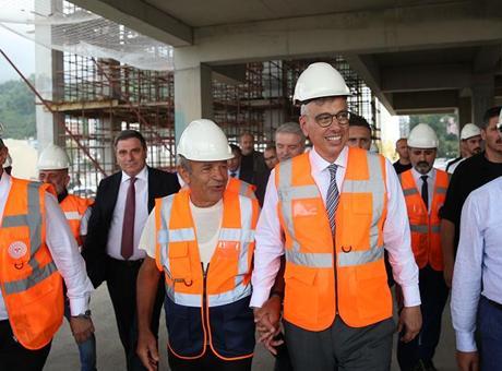 Bakan Memişoğlu, Rize Şehir Hastanesi inşaatında incelemede bulundu