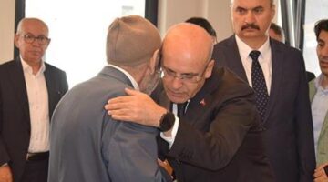 Bakan Şimşek, hayatını kaybeden ağabeyi için memleketi Batman’da taziyeleri kabul etti
