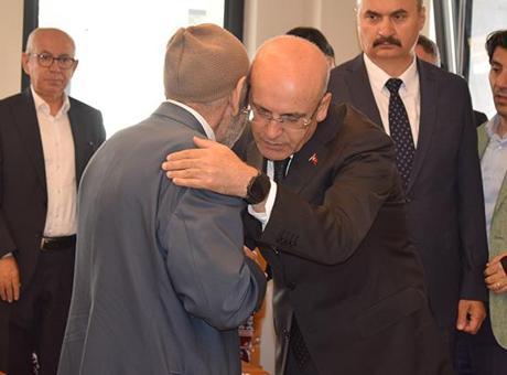 Bakan Şimşek, hayatını kaybeden ağabeyi için memleketi Batman’da taziyeleri kabul etti