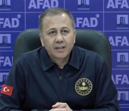 Bakan Yerlikaya: Çanakkale’deki orman yangınlarında 2 bin 220 kişi tahliye edildi