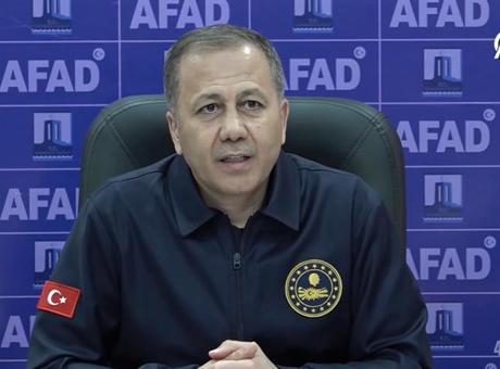 Bakan Yerlikaya: Çanakkale’deki orman yangınlarında 2 bin 220 kişi tahliye edildi