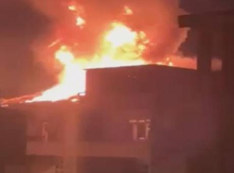 Beyoğlu’nda bir evde şiddetli patlama! Mahalleli sokağa döküldü
