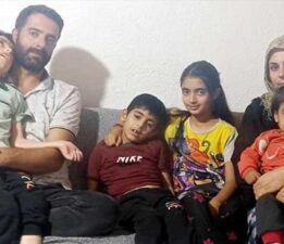 Bir ailenin kâbusu: Nadir hastalık 3 kardeşi birden vurdu: Sürekli yatıyorlar, baygın gibiler