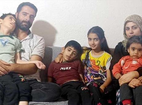 Bir ailenin kâbusu: Nadir hastalık 3 kardeşi birden vurdu: Sürekli yatıyorlar, baygın gibiler
