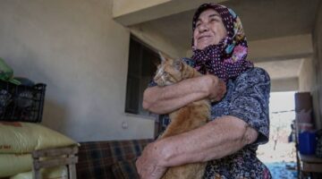 “Boncuk” Çanakkale yangını anlattı! Kedisine kavuşan kadın Kevser teyze mutlu oldu
