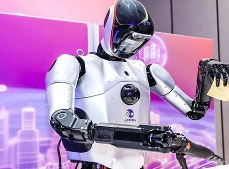Böyle robot görülmedi! Aynı anda birden çok işi yapabiliyor