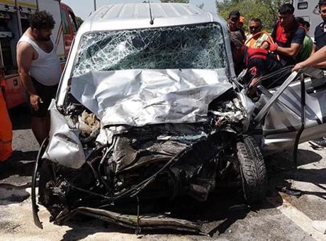 Burdur’da feci kaza! Kayınpeder ile gelin öldü, 4 yaralı