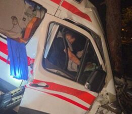 Bursa’da kamyonet ile ambulans çarpıştı: 5 yaralı