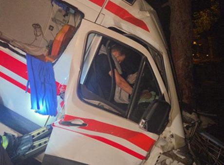 Bursa’da kamyonet ile ambulans çarpıştı: 5 yaralı