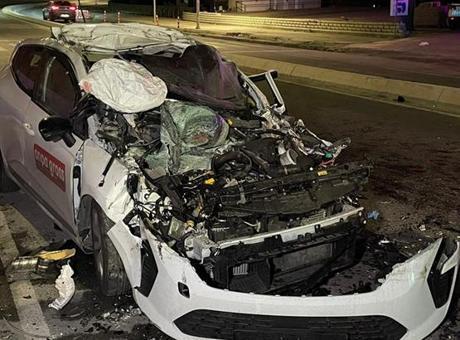 Büyükçekmece’de feci kaza! Otomobil park halindeki TIR’a çarptı: 1 ölü, 4 yaralı