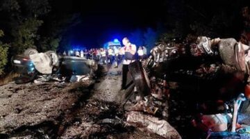 Çanakkale’de katliam gibi kaza! 6 kişi olay yerinde hayatını kaybetti