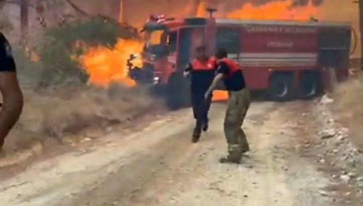 Çanakkale’de orman yangını… İtfaiye erleri canını zor kurtardı