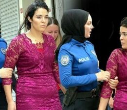 Çatı katında ağladığını gördüler! İntihar girişimi sanıldı gerçek çok başka çıktı