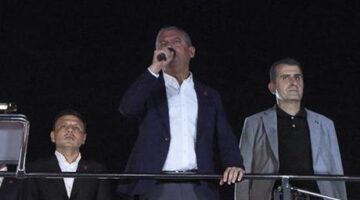 CHP Genel Başkanı Özel, partisinin Üsküdar mitinginde konuştu
