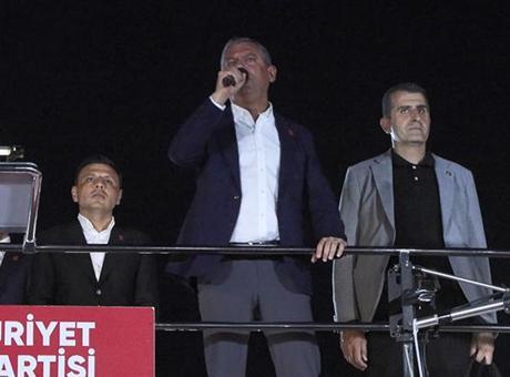 CHP Genel Başkanı Özel, partisinin Üsküdar mitinginde konuştu