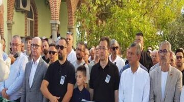 CHP Lideri Özgür Özel Balıkesir’de cenaze törenine katıldı