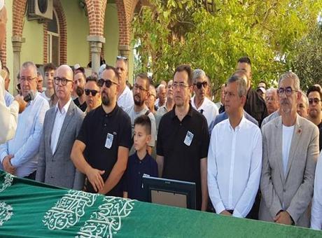 CHP Lideri Özgür Özel Balıkesir’de cenaze törenine katıldı