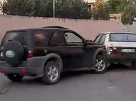 Cipiyle, kavga ettiği eşinin otomobiline defalarca çarptı! Araçlar hurdaya döndü