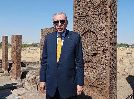 Cumhurbaşkanı Erdoğan, Ahlat’tan Malazgirt’e hareket etti