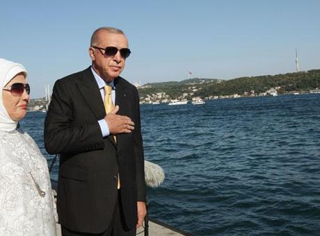 Cumhurbaşkanı Erdoğan’dan İstanbul Boğazı’ndaki geçit törenine ilişkin paylaşım
