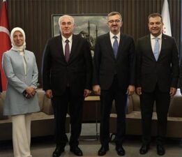 Cumhurbaşkanlığı İletişim Başkanı Burhanettin Duran, Kamu Başdenetçisi Akarca ile bir araya geldi