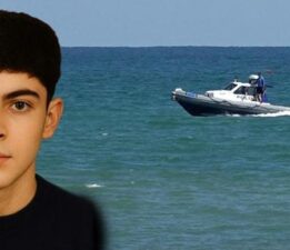 Denize giren 2 arkadaştan biri boğuldu, diğeri kayboldu