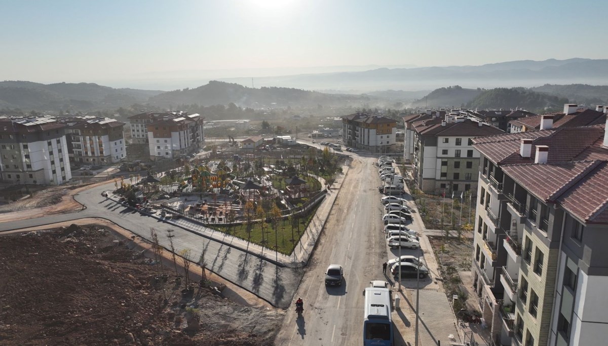 Deprem konutları için 36 milyar liralık yol yatırımı