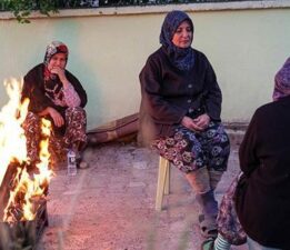 Depremin merkez üssü Sındırgı’da vatandaş geceyi sokakta geçirdi
