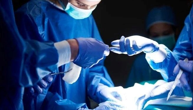 Dil kanserine yakalanan hastaya bacağından doku nakli