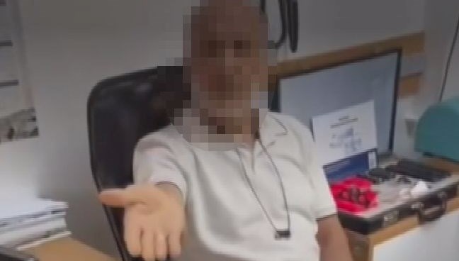Doktor “teşhirci” diyerek kadın hastayı muayene etmedi