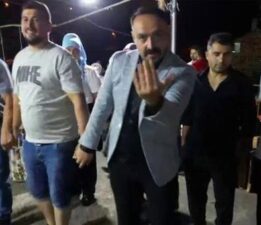 Düğünde drona para takmaya çalıştı! Az kalsın elinden oluyordu