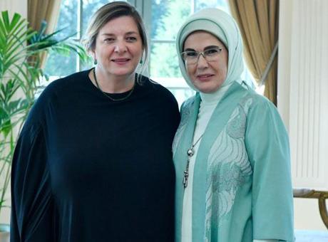 Emine Erdoğan, Gürcistan Devlet Başkanı’nın eşi Tamar Bagrationi ile bir araya geldi