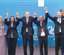 Erdoğan, AK Parti’nin 24. kuruluş yıldönümünde önemli mesajlar verdi: ‘Bizde emeklilik kenara çekilmek yok