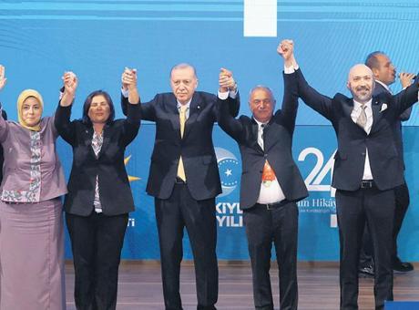 Erdoğan, AK Parti’nin 24. kuruluş yıldönümünde önemli mesajlar verdi: ‘Bizde emeklilik kenara çekilmek yok