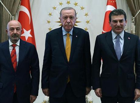Erdoğan, OYAK Başkanı Aksakallı ve Genel Müdür Yalçıntaş’ı Külliye’de kabul etti