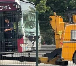 Esenyurt’ta metrobüs kazası! Yolcular tahliye edildi