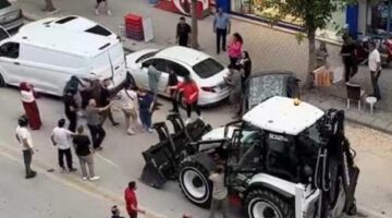 Eskişehir’de zincirleme kaza! İş makinesi 5 otomobil ve 2 yayaya çarptı