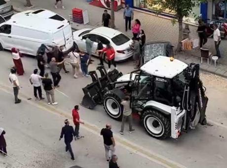 Eskişehir’de zincirleme kaza! İş makinesi 5 otomobil ve 2 yayaya çarptı