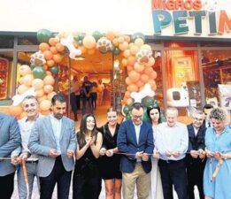 Evcil hayvanlar için ilk mağazasını açtı