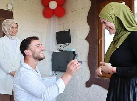 Evlilik teklifinde vali sürprizi: Rahatsız etmedik umarım